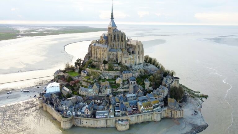 vue aérienne du mont-saint-michel