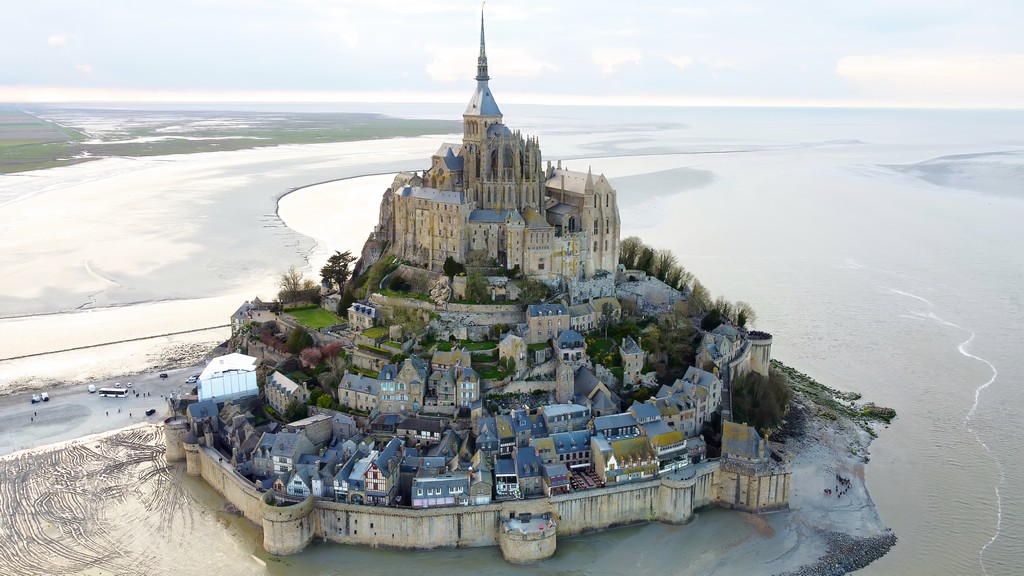 vue aérienne du mont-saint-michel